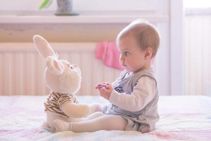 Игрушки для детей от 6 мес. Разноцветные фрукты от компании RNToys. Для развития моторики